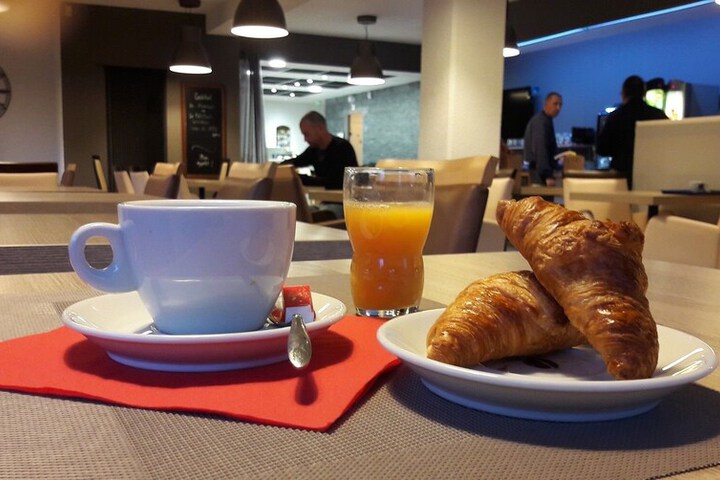Breakfast/Coffee Service 35 of 38