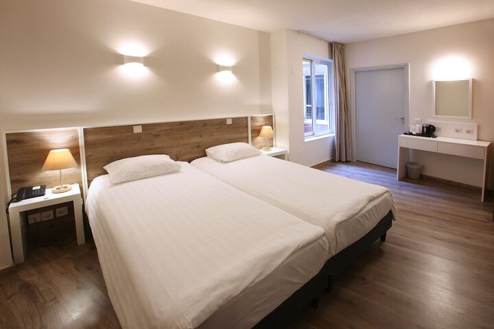 Room 12 of 75