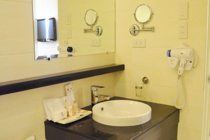 Room 34 of 62