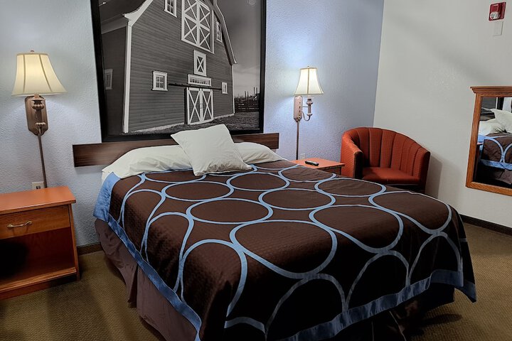 Room 9 of 32