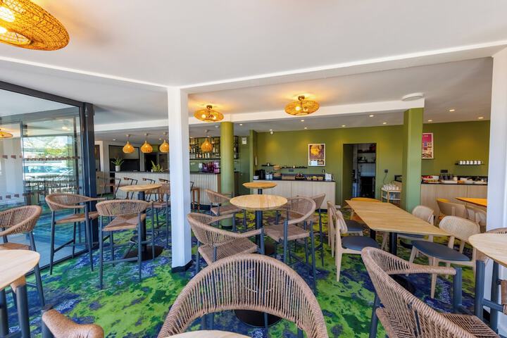 Hotel Interior 8 of 105