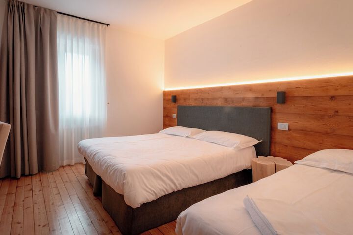 Room 27 of 52