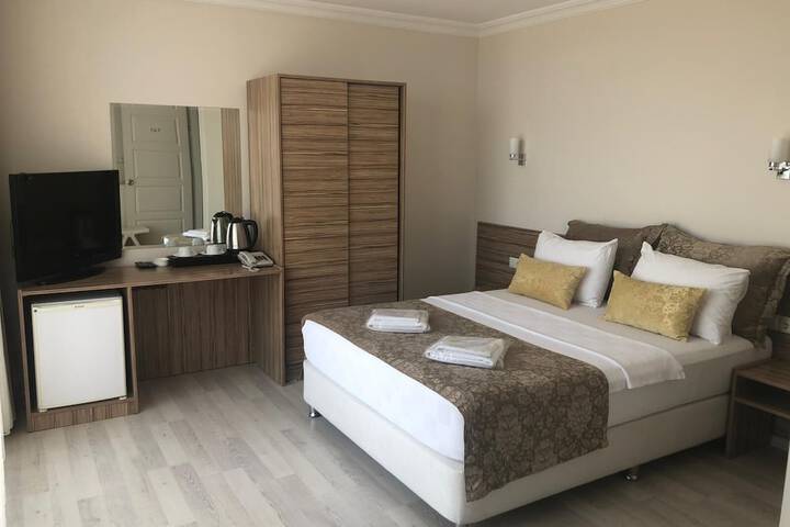 Room 6 of 44