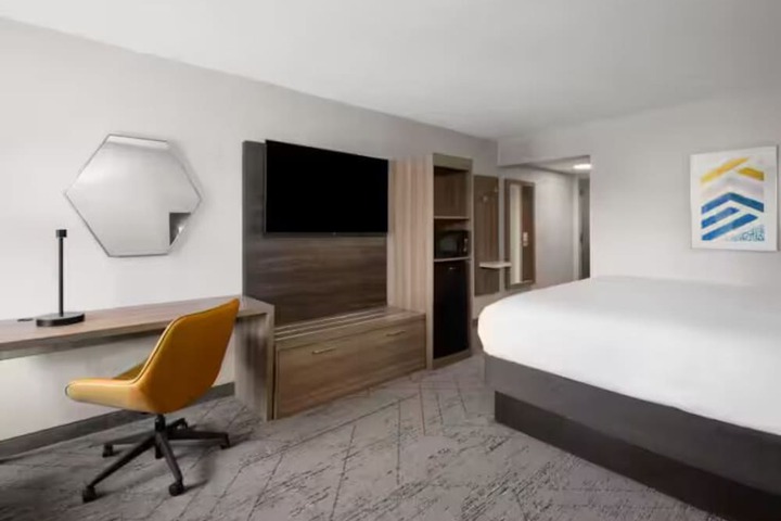 Room 15 of 37