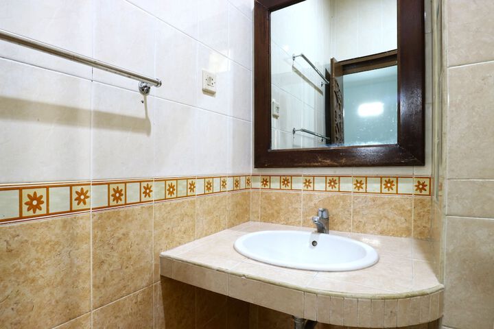 Room 105 of 152