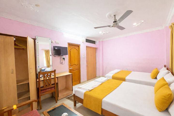 Room 6 of 16