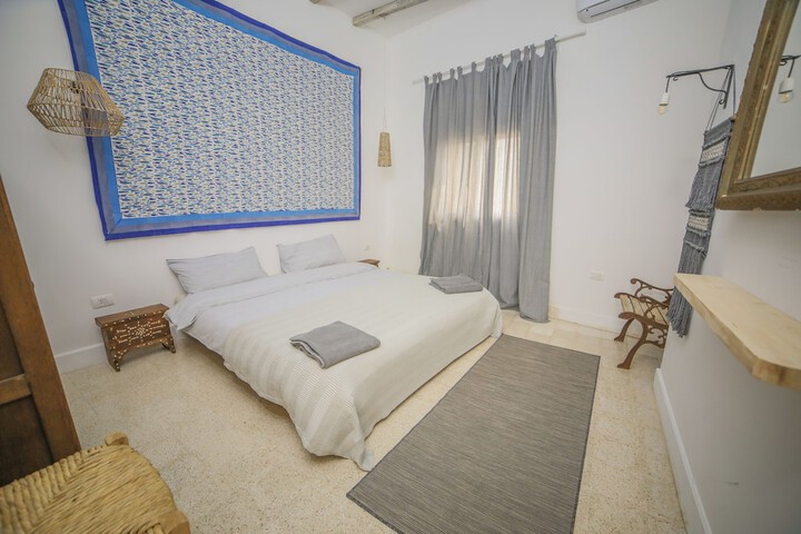 Room 5 of 70