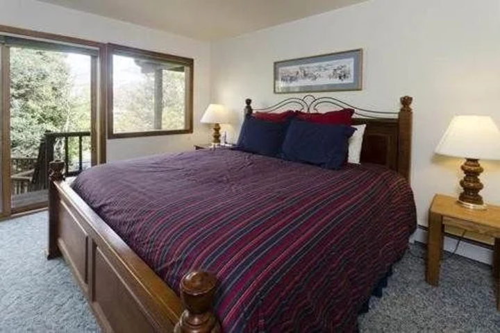 Photo of Hunters Hideaway by RedAwning