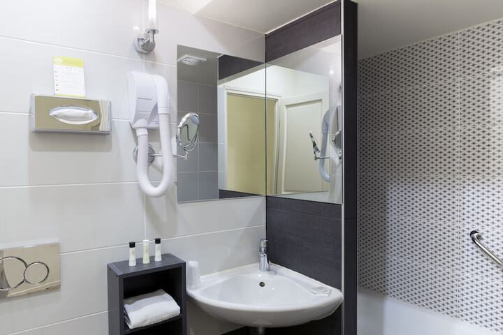 Room 15 of 25