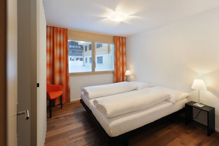 Room 3 of 166
