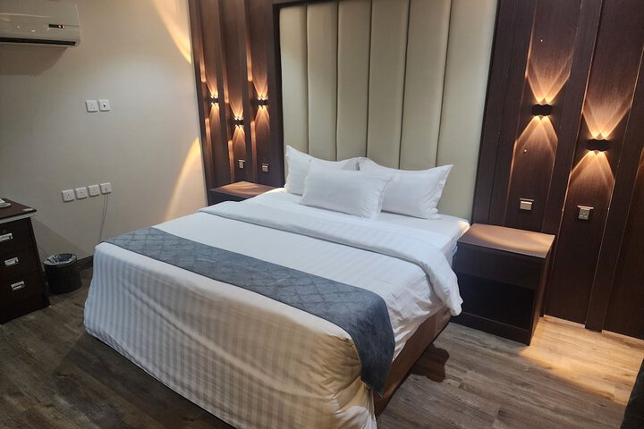 Room 26 of 80
