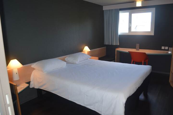 Room 3 of 132