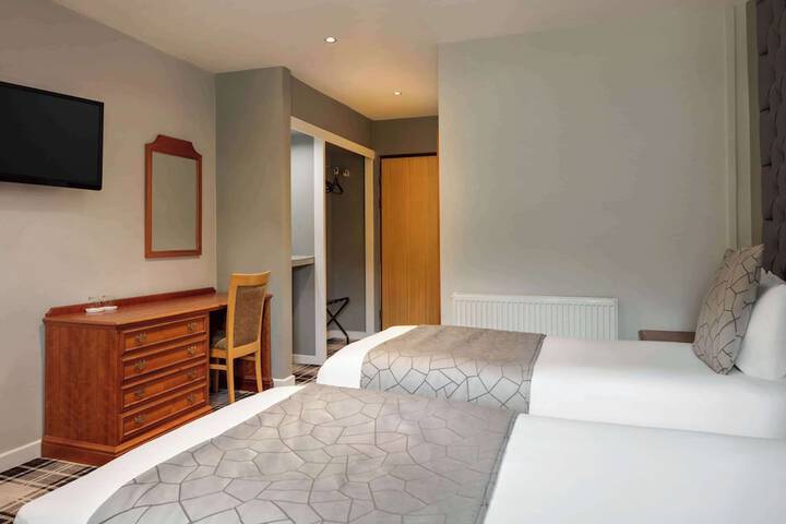 Room 28 of 94