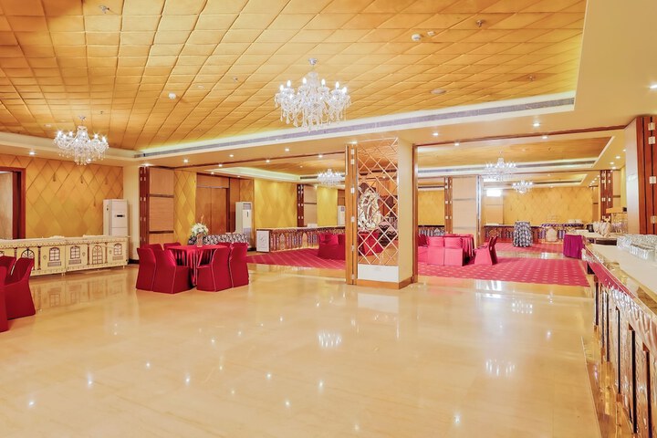 Ballroom/Hall 97 of 113