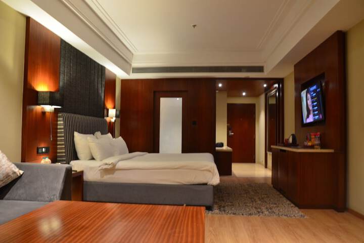 Room 15 of 50