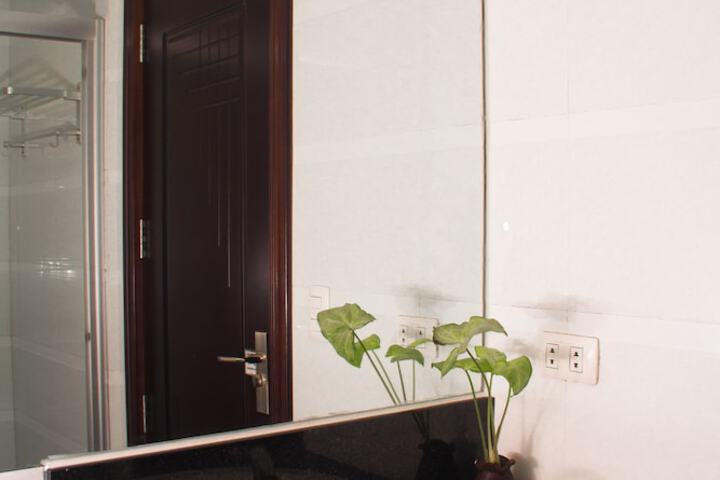 Room 25 of 48