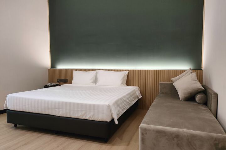Room 13 of 35