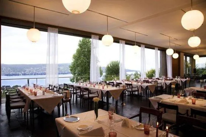 Dining 9 of 10