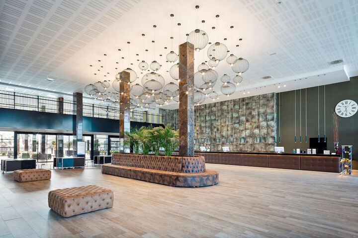 Entrance & Lobby