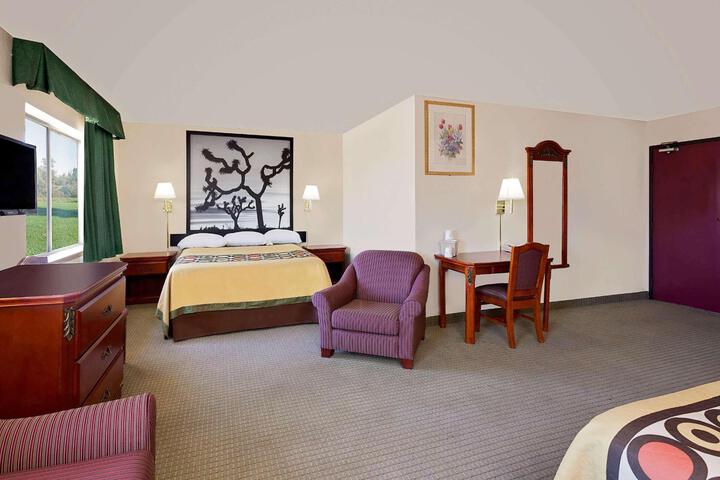 1 Queen Bed (4 of 16)