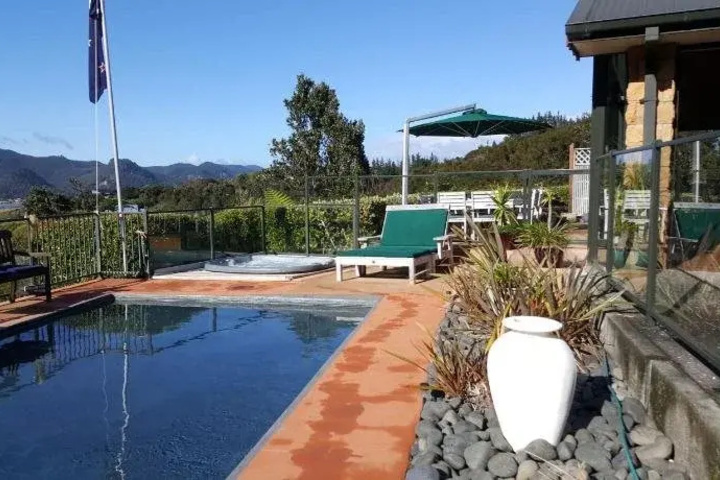 Pool 10 of 15