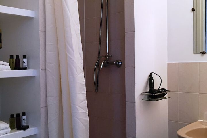 Room 73 of 96