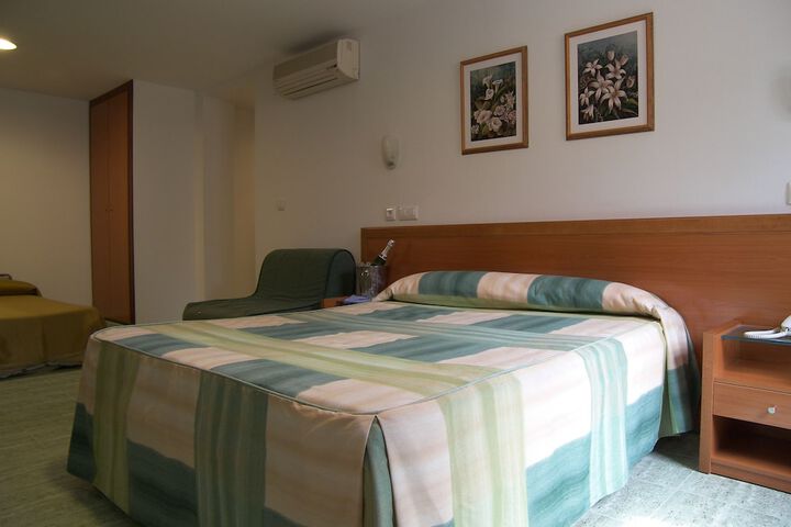 Room 6 of 35