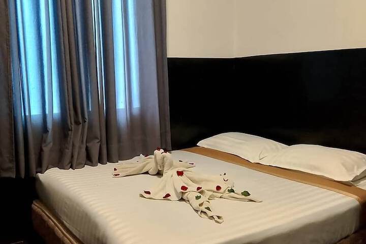 Room 11 of 18