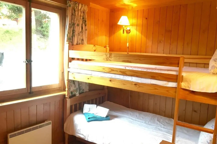 Room 6 of 10