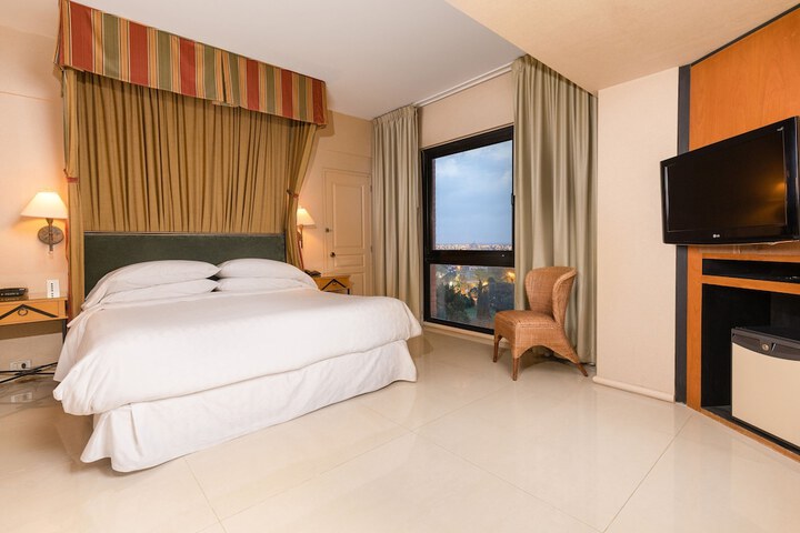 Room 19 of 46