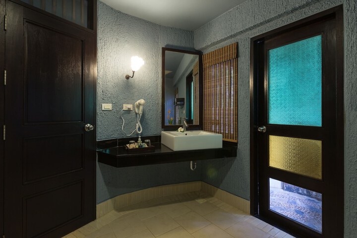Room 27 of 120