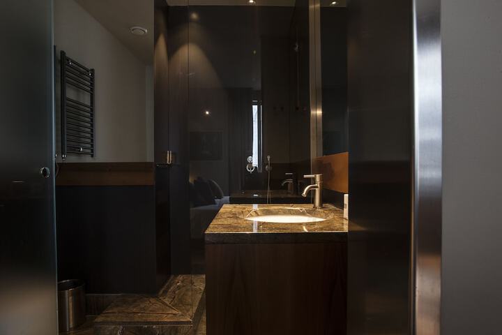 Room 42 of 73