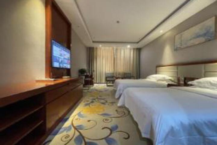 Room 5 of 6