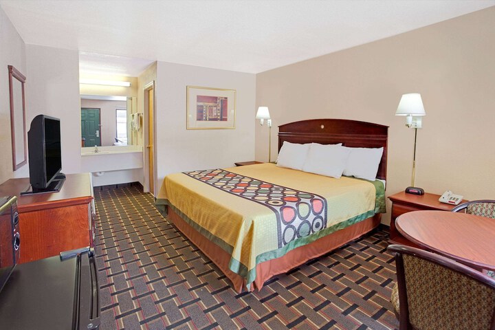 1 King Bed (1 of 6)