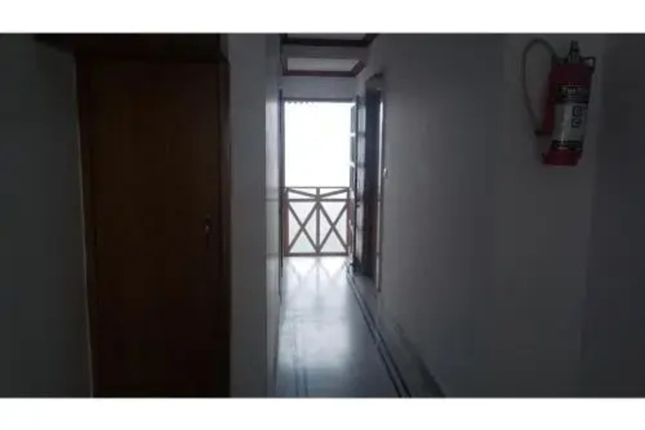 Room 10 of 17