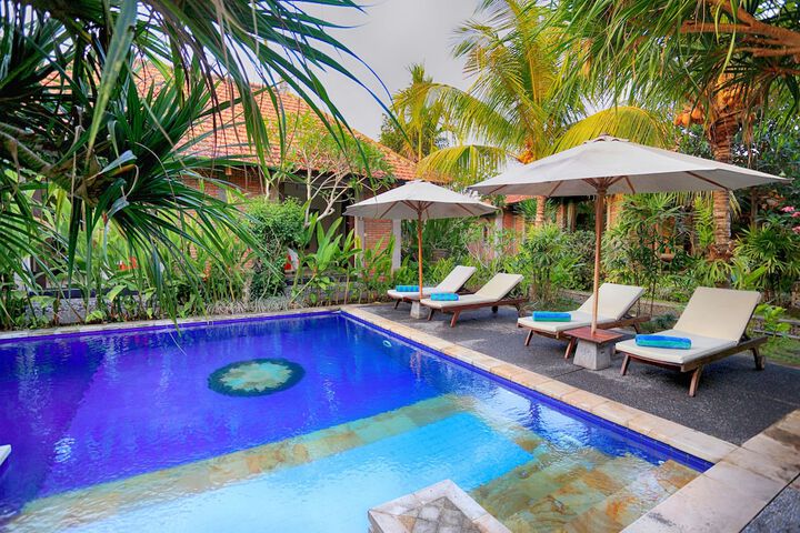 Hotel with Pool