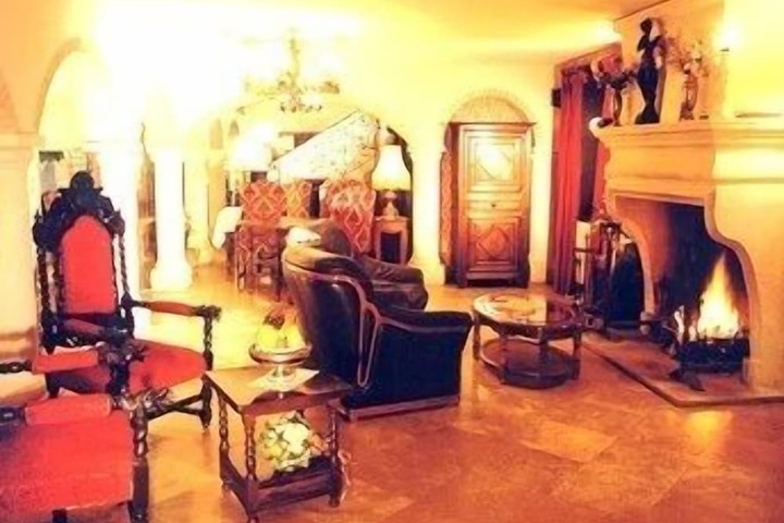 Guest Lobby