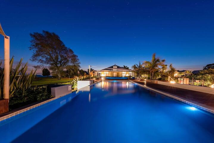 Hotel Pool