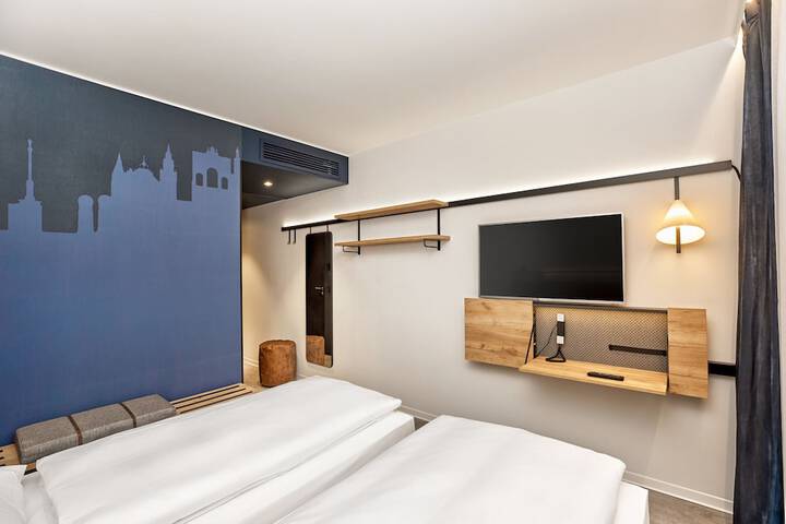 Room 16 of 45