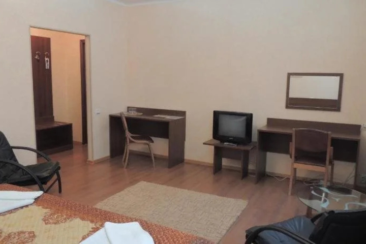 Room 2 of 10