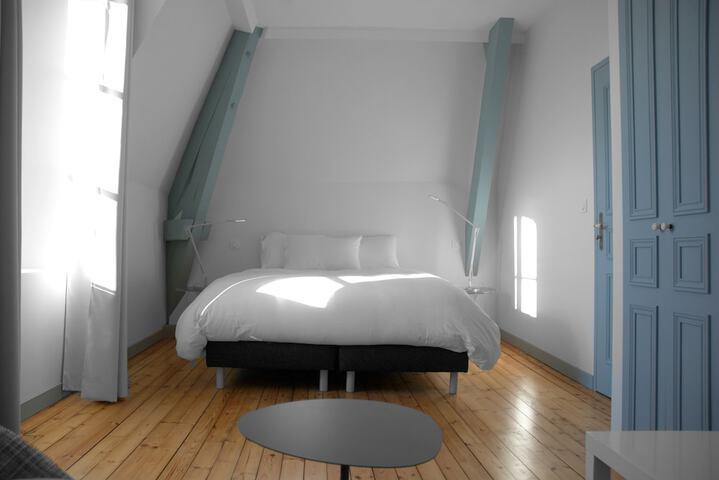 Room 6 of 40