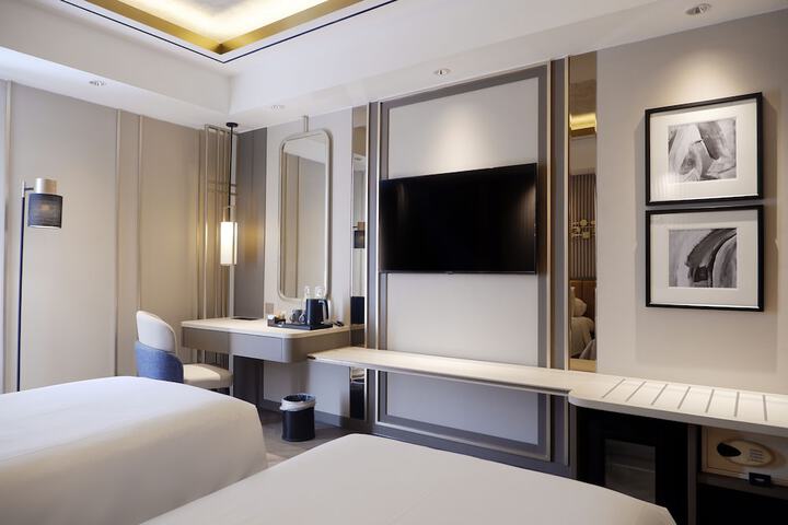 Room 12 of 64