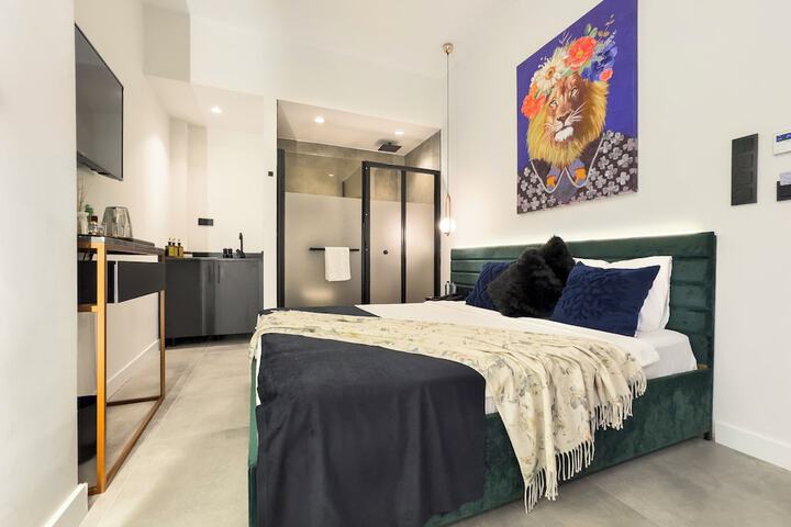 Room 21 of 42