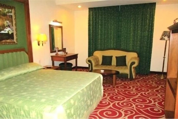 Room 10 of 17