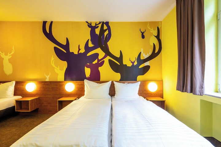 Room 12 of 118