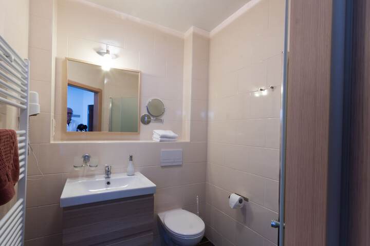 Room 21 of 38