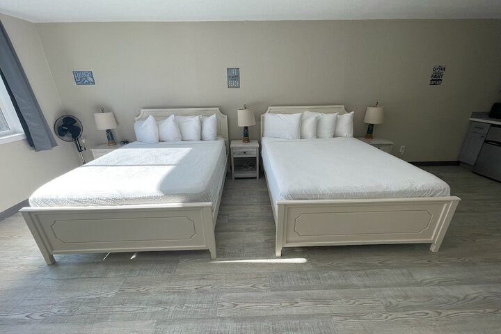 Room 52 of 136