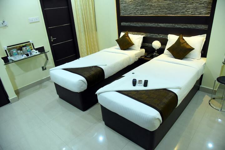 Room 10 of 14