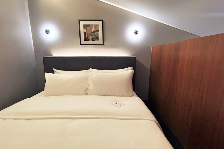 Room 18 of 37