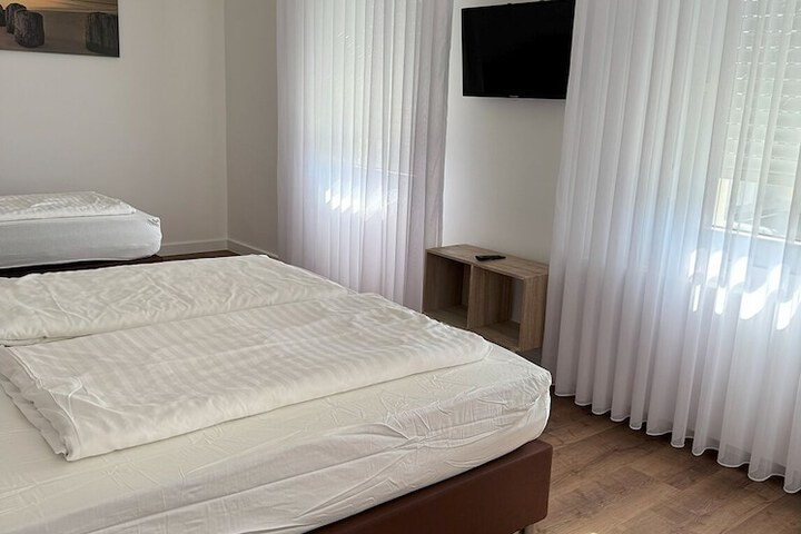 Room 9 of 25